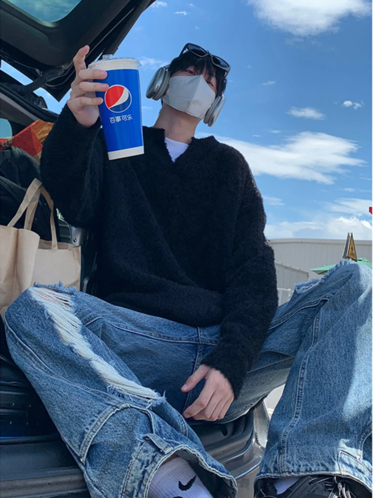 Мужской вязаный свитер Laid-ba с V-образным вырезом, свободного кроя, в американском ретро-стиле, для осени и зимы, повседневная одежда
Мужской вязаный свитер Laid-ba с V-образным вырезом, свободного кроя, в американском ретро-стиле, для осени и зимы, повседневная одежда