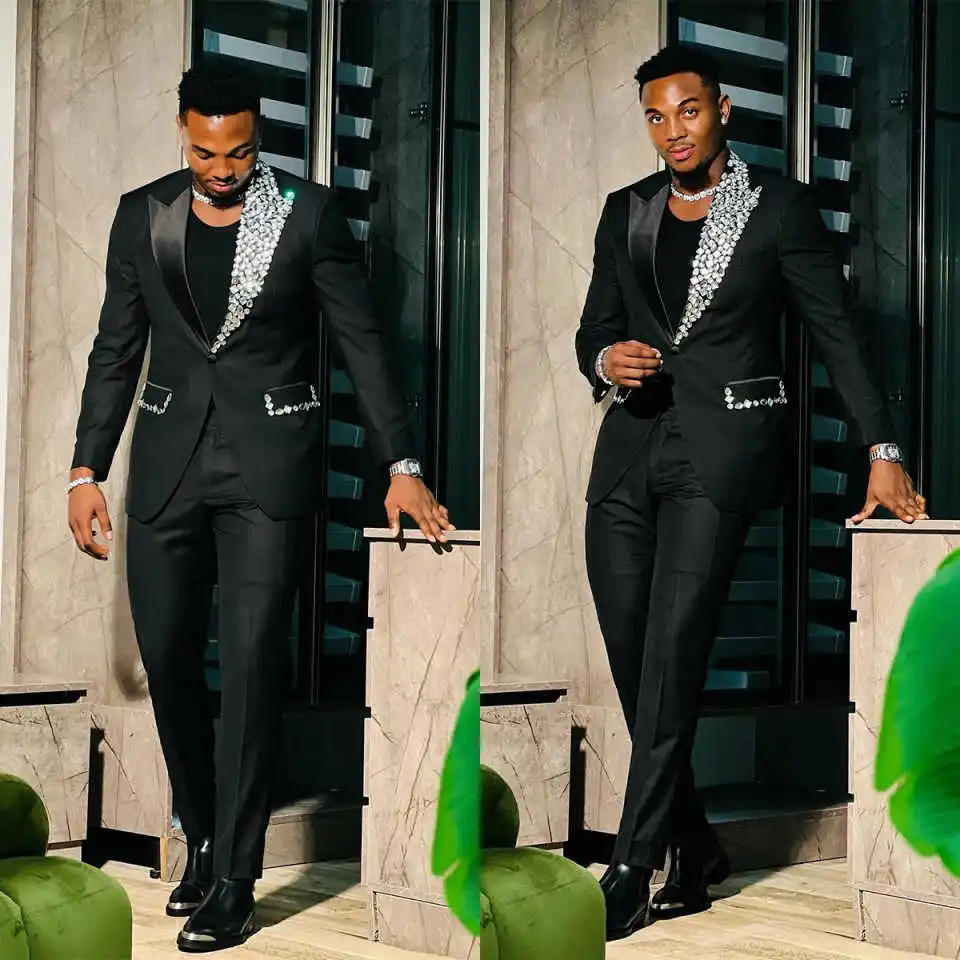 Fashion Wedding Tuxedos Crystal Men Suit Peaked Lapel 2 Piece Set Jacket Pants Party Formal Business Blazers Customized
Fashion Wedding Tuxedos Crystal Men Suit Peaked Lapel 2 Piece Set Jacket Pants Party Formal Business Blazers Customized
