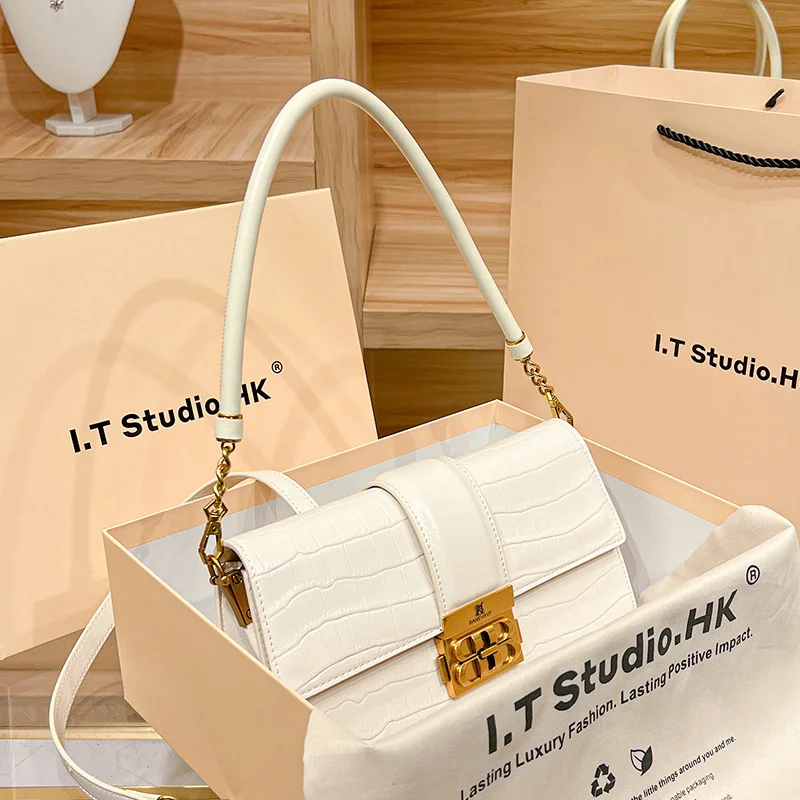 Fashionable Genuine Leather Shoulder Bag Vintage Locks Women's Underarm Bag Simple Shoulder Bag Versatile Solid Color Armpit Bag
Fashionable Genuine Leather Shoulder Bag Vintage Locks Women's Underarm Bag Simple Shoulder Bag Versatile Solid Color Armpit Bag