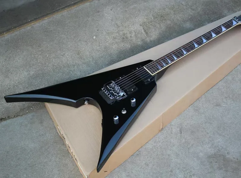Black 6-string special-shaped guitar,Rosewood fingerboard,Silver hardware,Active electronics,Floyd rose bridge,Free delivery
Black 6-string special-shaped guitar,Rosewood fingerboard,Silver hardware,Active electronics,Floyd rose bridge,Free delivery