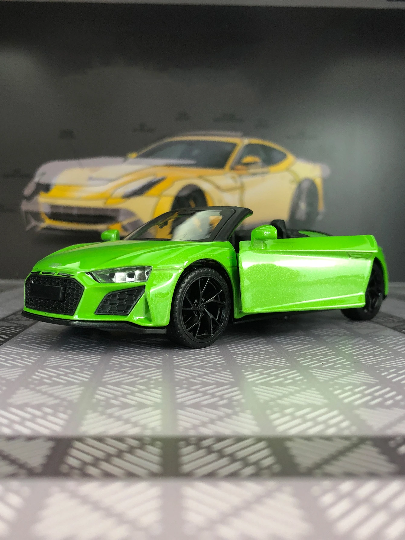 1:32 AUDI R8 V10 alloy racing car model, car ornament, rebound sound and light toy, double door, boy's birthday gift
1:32 AUDI R8 V10 alloy racing car model, car ornament, rebound sound and light toy, double door, boy's birthday gift