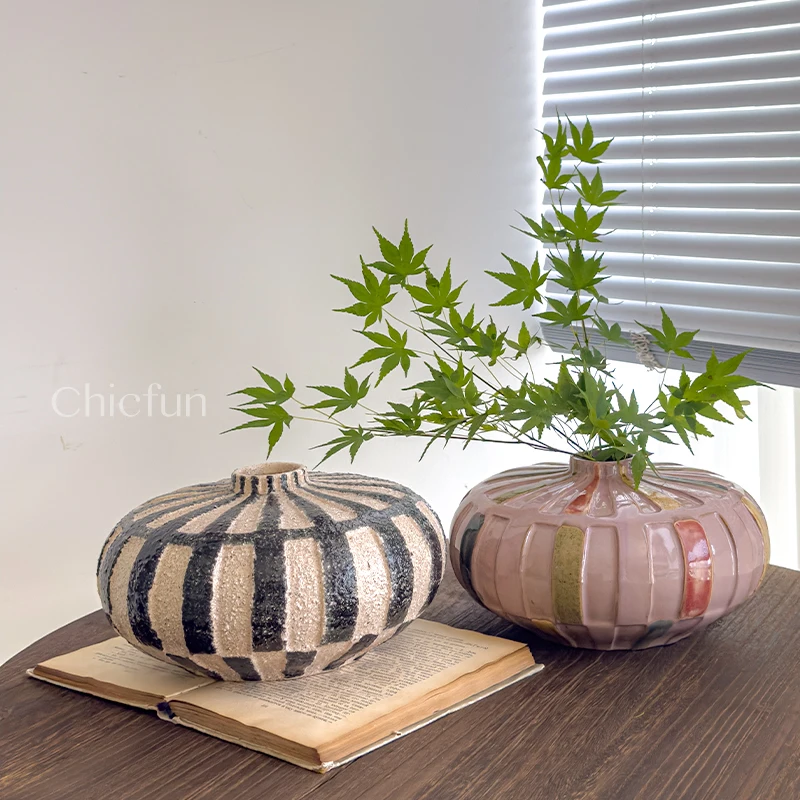 Light luxury high-end water-raising flowers, pottery pots, creative dining table, niche flower utensils, small
Light luxury high-end water-raising flowers, pottery pots, creative dining table, niche flower utensils, small