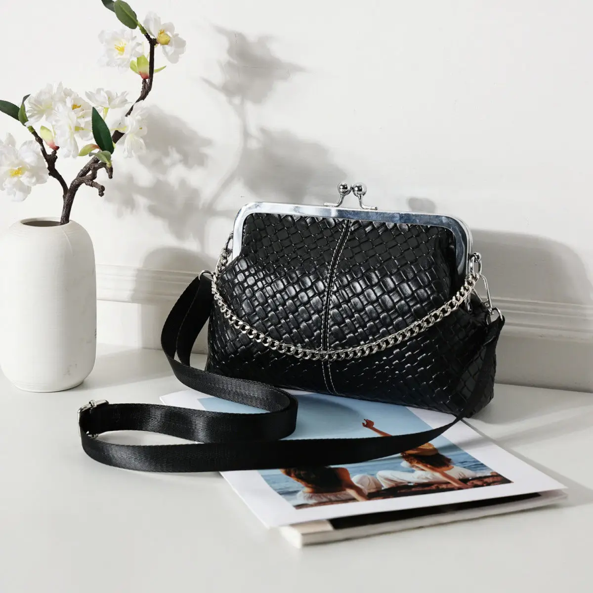NEW Super Vintage Weave Leather Bag Lock Chain Bags Women's Handbags Purses Women Shoulder Crossbody Bag
NEW Super Vintage Weave Leather Bag Lock Chain Bags Women's Handbags Purses Women Shoulder Crossbody Bag