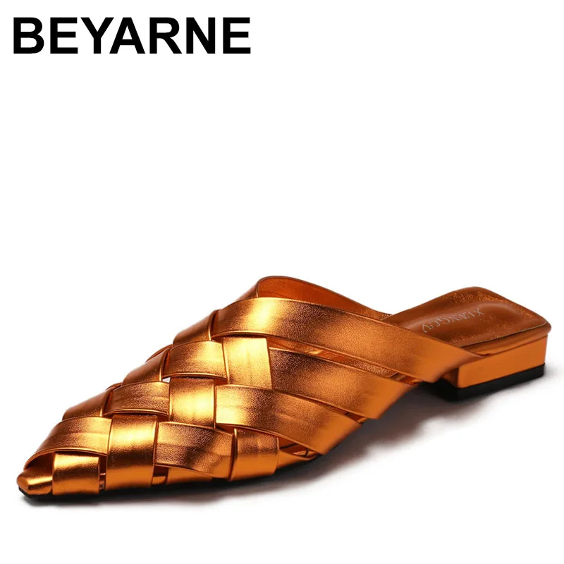 Женские летние тапочки на низком каблуке с острым носком, новая одежда, модные тканые туфли из искусственной кожи с носком, золотистые туфли Muller
Женские летние тапочки на низком каблуке с острым носком, новая одежда, модные тканые туфли из искусственной кожи с носком, золотистые туфли Muller