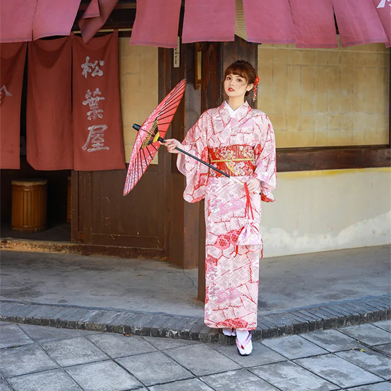 Japanese Traditional Kimono Retro Style Women's Yukata Pink Color Floral Prints Bathrobe Cosplay Dress Photography Wear
Japanese Traditional Kimono Retro Style Women's Yukata Pink Color Floral Prints Bathrobe Cosplay Dress Photography Wear