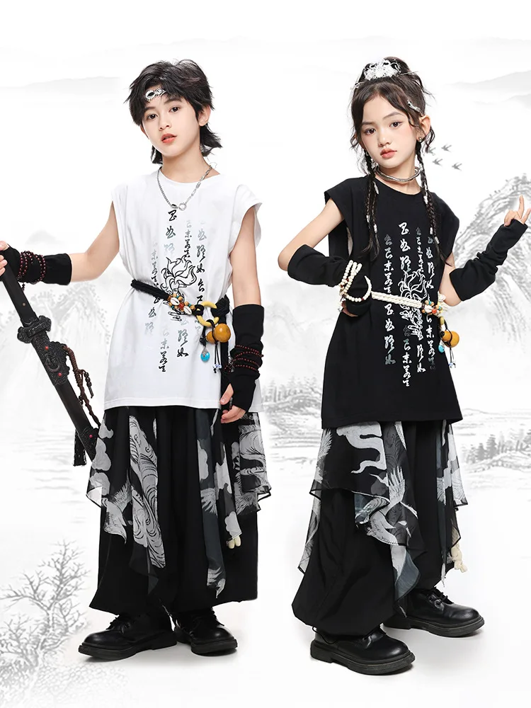 Детская одежда в стиле китайского хип-хопа: белая майка с принтом, черные повседневные сетчатые брюки с широкими штанинами для девочек и мальчиков, костюм для танцев
Детская одежда в стиле китайского хип-хопа: белая майка с принтом, черные повседневные сетчатые брюки с широкими штанинами для девочек и мальчиков, костюм для танцев