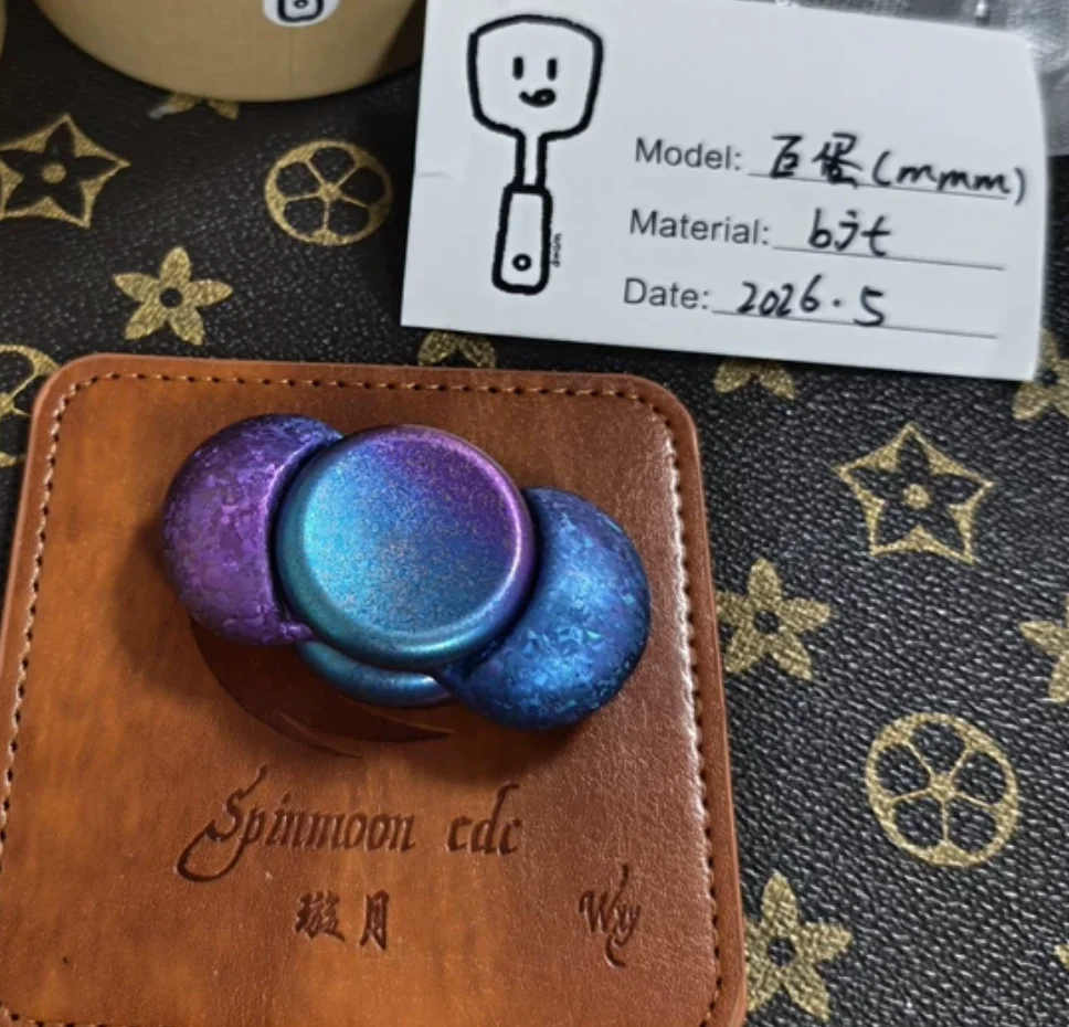Used EDC LIC MMM Mega Mini Mame SS Ice Crystal Titanium button 30 Diameter spinner fidget decompression toy
Used EDC LIC MMM Mega Mini Mame SS Ice Crystal Titanium button 30 Diameter spinner fidget decompression toy