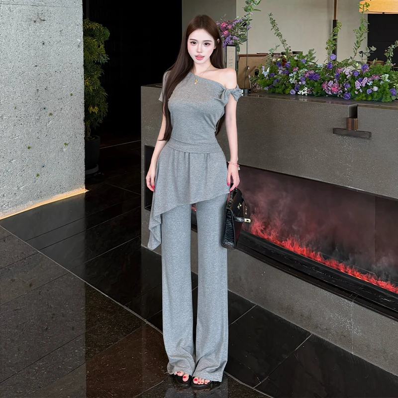 Slim Fit Short Sleeve T-Shirt And Flared Pants Two Piece Set Women's Fashion Summer Workwear Pure Color Casual Style
Slim Fit Short Sleeve T-Shirt And Flared Pants Two Piece Set Women's Fashion Summer Workwear Pure Color Casual Style