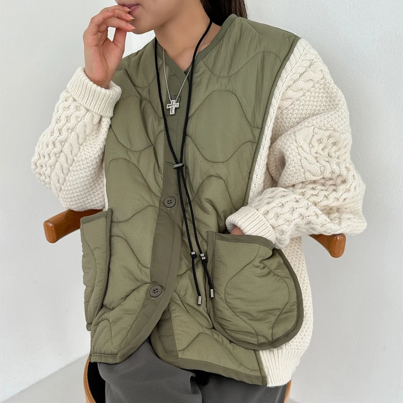 Chic Autumn Winter V-neck Color Block Knitted Long Sleeve Loose Cotton Jacket Women's Fashion Commute Style Single Button Coat
Chic Autumn Winter V-neck Color Block Knitted Long Sleeve Loose Cotton Jacket Women's Fashion Commute Style Single Button Coat
