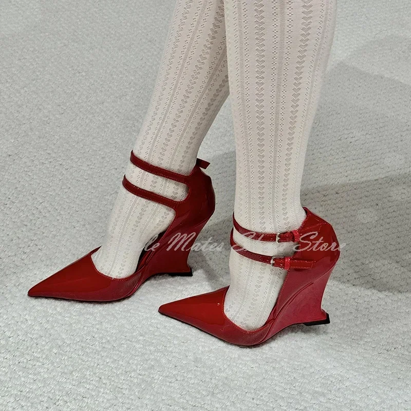 Red Pointed Wedge Heel Pumps Women's Elegant Ankle Buckle Mary Jane Shoes 2025 New Hot Chick Shiny Patent Leather Work Sandals
Red Pointed Wedge Heel Pumps Women's Elegant Ankle Buckle Mary Jane Shoes 2025 New Hot Chick Shiny Patent Leather Work Sandals