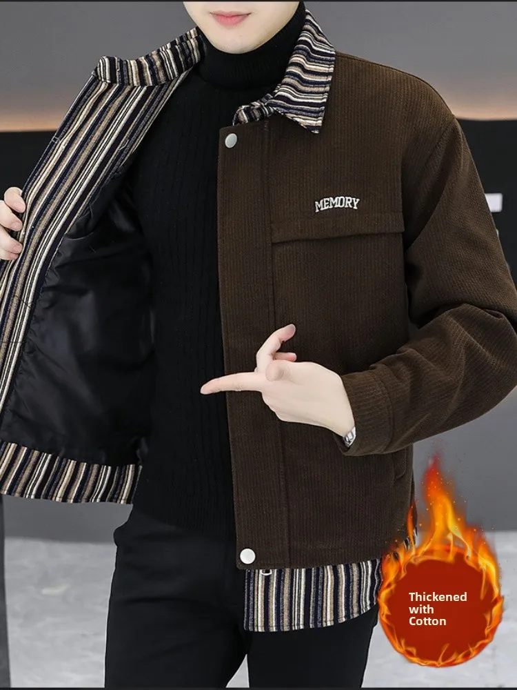Утепленное двустороннее шерстяное пальто с воротником-стойкой для мужчин, зимняя повседневная куртка, модная верхняя одежда из полиэфирного волокна с длинными рукавами
Утепленное двустороннее шерстяное пальто с воротником-стойкой для мужчин, зимняя повседневная куртка, модная верхняя одежда из полиэфирного волокна с длинными рукавами
