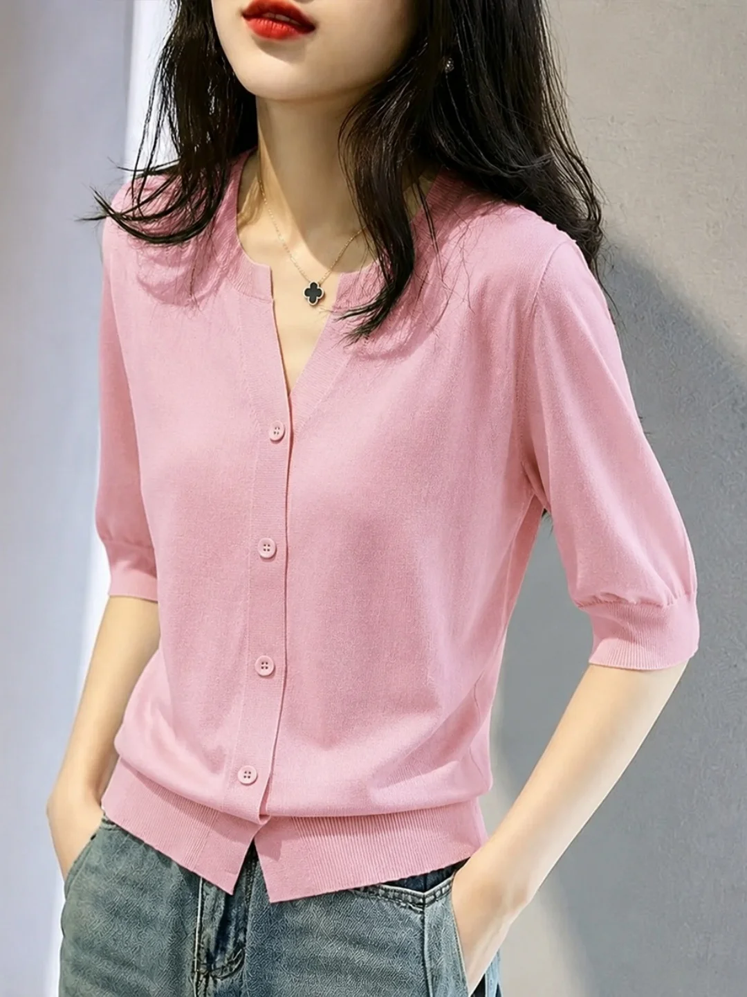 Sweet Summer Knitwear Short Sleeve Single Button Design Korean Style Commute Slimming Top Gentle Style Fashionable Workwear
Sweet Summer Knitwear Short Sleeve Single Button Design Korean Style Commute Slimming Top Gentle Style Fashionable Workwear