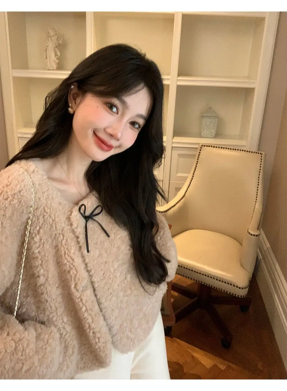 Комплект из куртки и штанов из овечьей шерсти: гармонирующий образ, соответствующий стиль, дополнительная эстетика, нейтральный оттенок
Комплект из куртки и штанов из овечьей шерсти: гармонирующий образ, соответствующий стиль, дополнительная эстетика, нейтральный оттенок