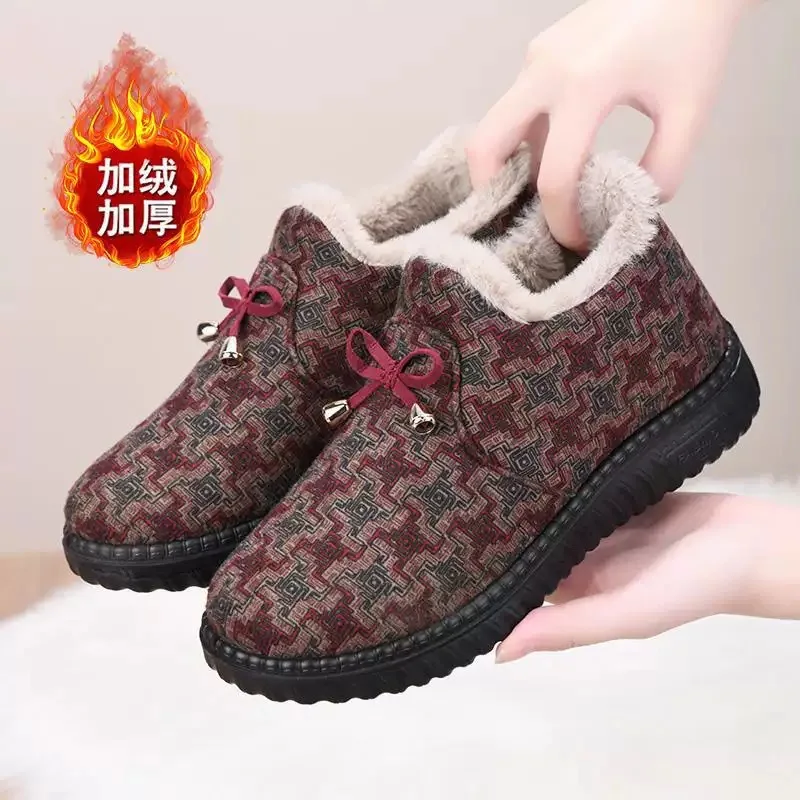 Winter Women Cotton Shoes New Casual and Versatile Mom Shoes Fleece and Thickened Fashionable Cotton Boots Plus-size Snow Boots
Winter Women Cotton Shoes New Casual and Versatile Mom Shoes Fleece and Thickened Fashionable Cotton Boots Plus-size Snow Boots