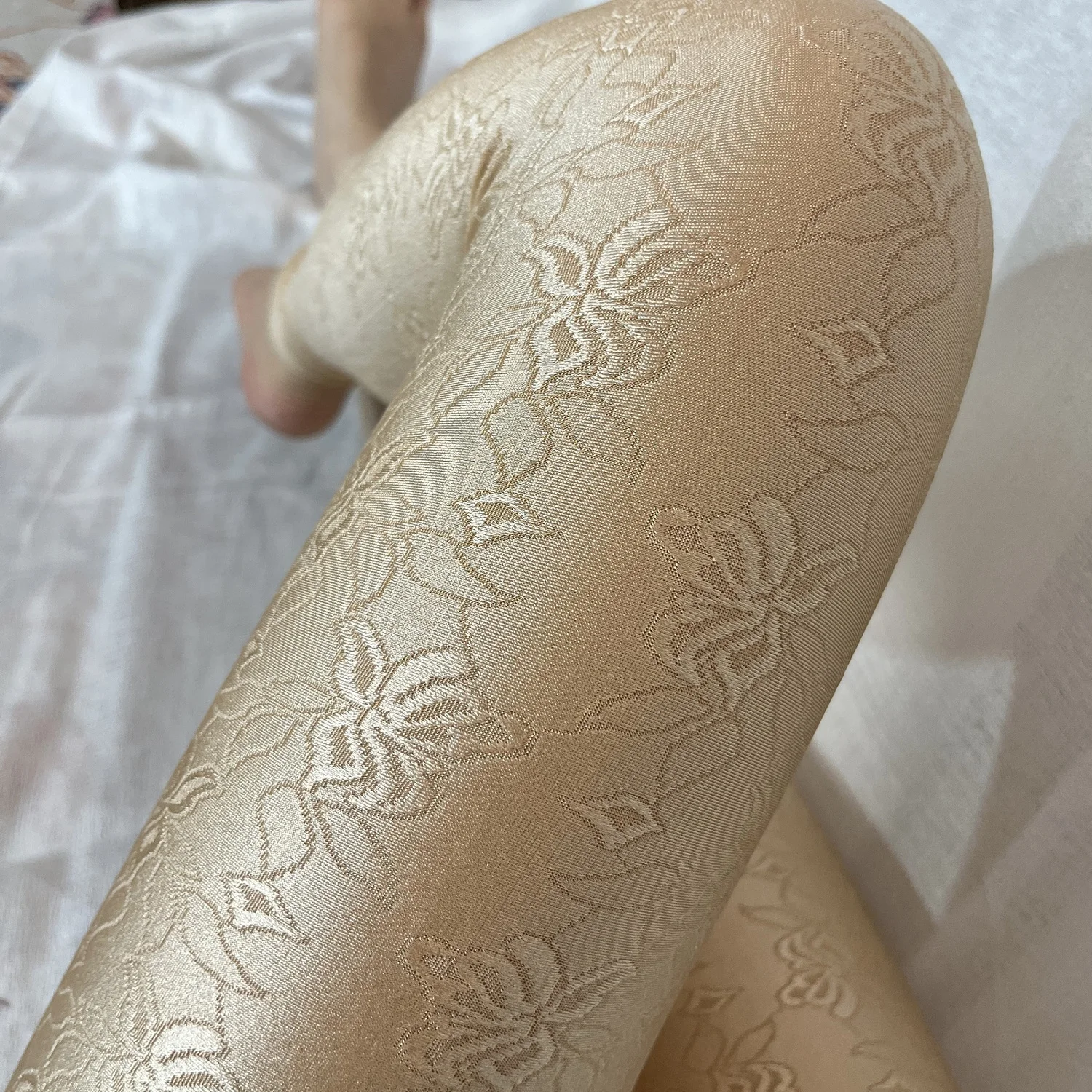 Women Glossy Floral Print Thin Plus Size Tight Yoga Pants Sexy Leggings Shiny Fitness Workout Trousers Women's Socks
Women Glossy Floral Print Thin Plus Size Tight Yoga Pants Sexy Leggings Shiny Fitness Workout Trousers Women's Socks
