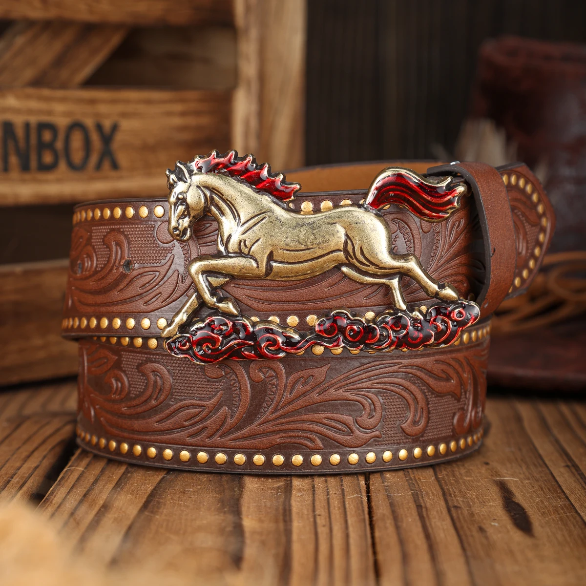 A PU belt suitable for both men and women, combining the style of western denim and retro, is perfect for daily casual outings
A PU belt suitable for both men and women, combining the style of western denim and retro, is perfect for daily casual outings