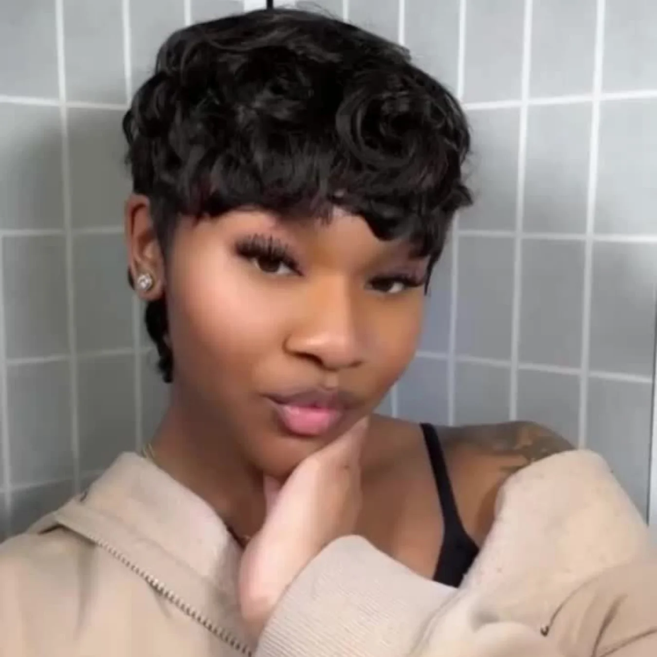  Short Curly Layers Pixie Cut Wig with Bangs for Women Versatile Hairpiece Stylish Pixie Bob Machine Made Wig
Short Curly Layers Pixie Cut Wig with Bangs for Women Versatile Hairpiece Stylish Pixie Bob Machine Made Wig
