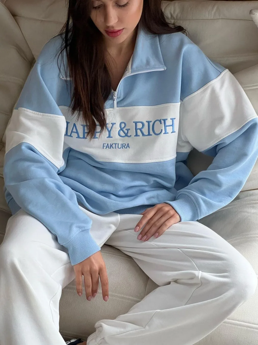 2024 Spring/Summer Women's Half Open Neck Zipper Sweater with Contrast Letter Embroidery Loose Casual Pullover
2024 Spring/Summer Women's Half Open Neck Zipper Sweater with Contrast Letter Embroidery Loose Casual Pullover