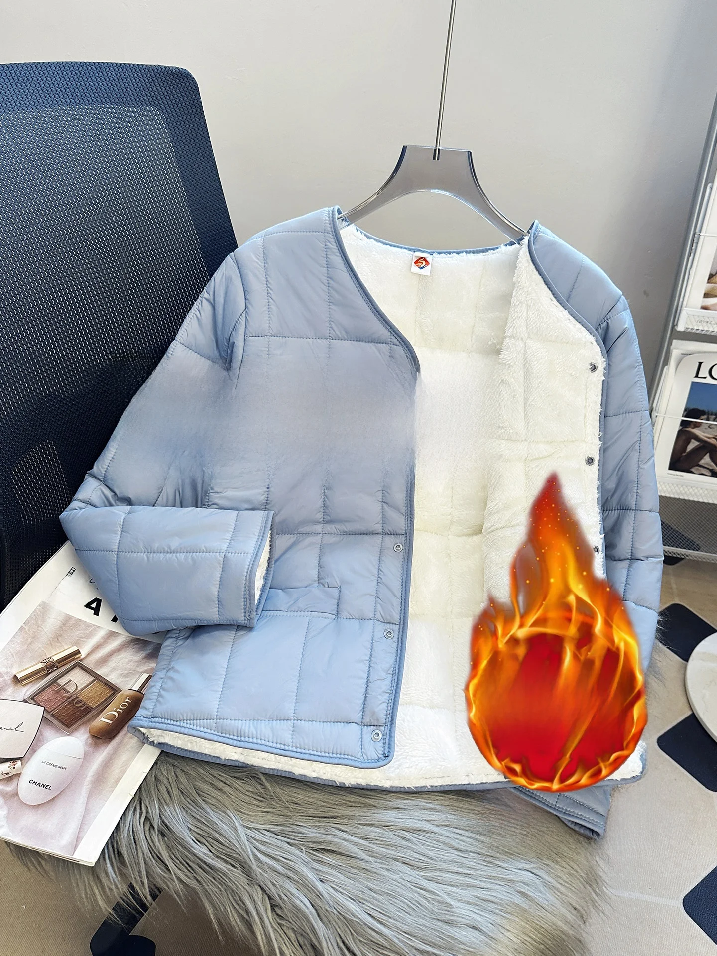 Thiened Inner Cotton Jaet Women's Home Wear Slimming Fce Lined Warm Cold Resistant down Cotton Coat V-ne ort Sle
Thiened Inner Cotton Jaet Women's Home Wear Slimming Fce Lined Warm Cold Resistant down Cotton Coat V-ne ort Sle