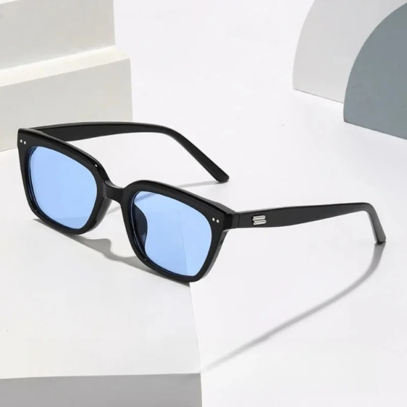 Fashion Men's and Women's Street Photography Square Frame Sunglasses Sunscreen and UV Resistant Fashionable Commuting Glasses
Fashion Men's and Women's Street Photography Square Frame Sunglasses Sunscreen and UV Resistant Fashionable Commuting Glasses