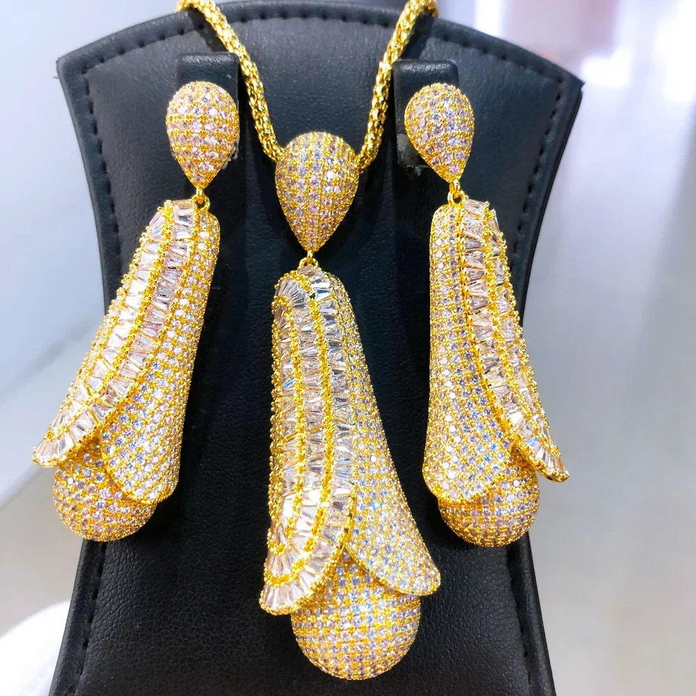 Soramoore New Luxury Long Necklace Earrings Jewelry Sets Shing Romantic Charm DIY Cubic Zircon Party Show Gift Accessories
Soramoore New Luxury Long Necklace Earrings Jewelry Sets Shing Romantic Charm DIY Cubic Zircon Party Show Gift Accessories
