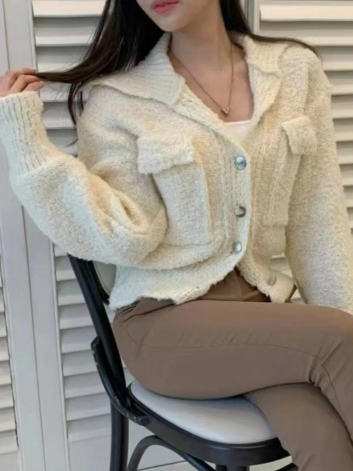 Faionable Knitwear Jaet Women's ort V-Ne Design Large ket Anti-Aging Autumn Winter Top Quali Material Single Button
Faionable Knitwear Jaet Women's ort V-Ne Design Large ket Anti-Aging Autumn Winter Top Quali Material Single Button
