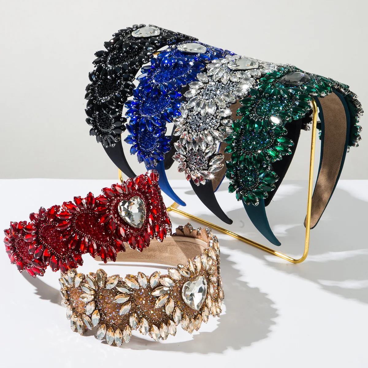 Heming headband new exaggerated inlaid love glass diamond heavy industry headband fashionable baroque super flash court style ha
Heming headband new exaggerated inlaid love glass diamond heavy industry headband fashionable baroque super flash court style ha