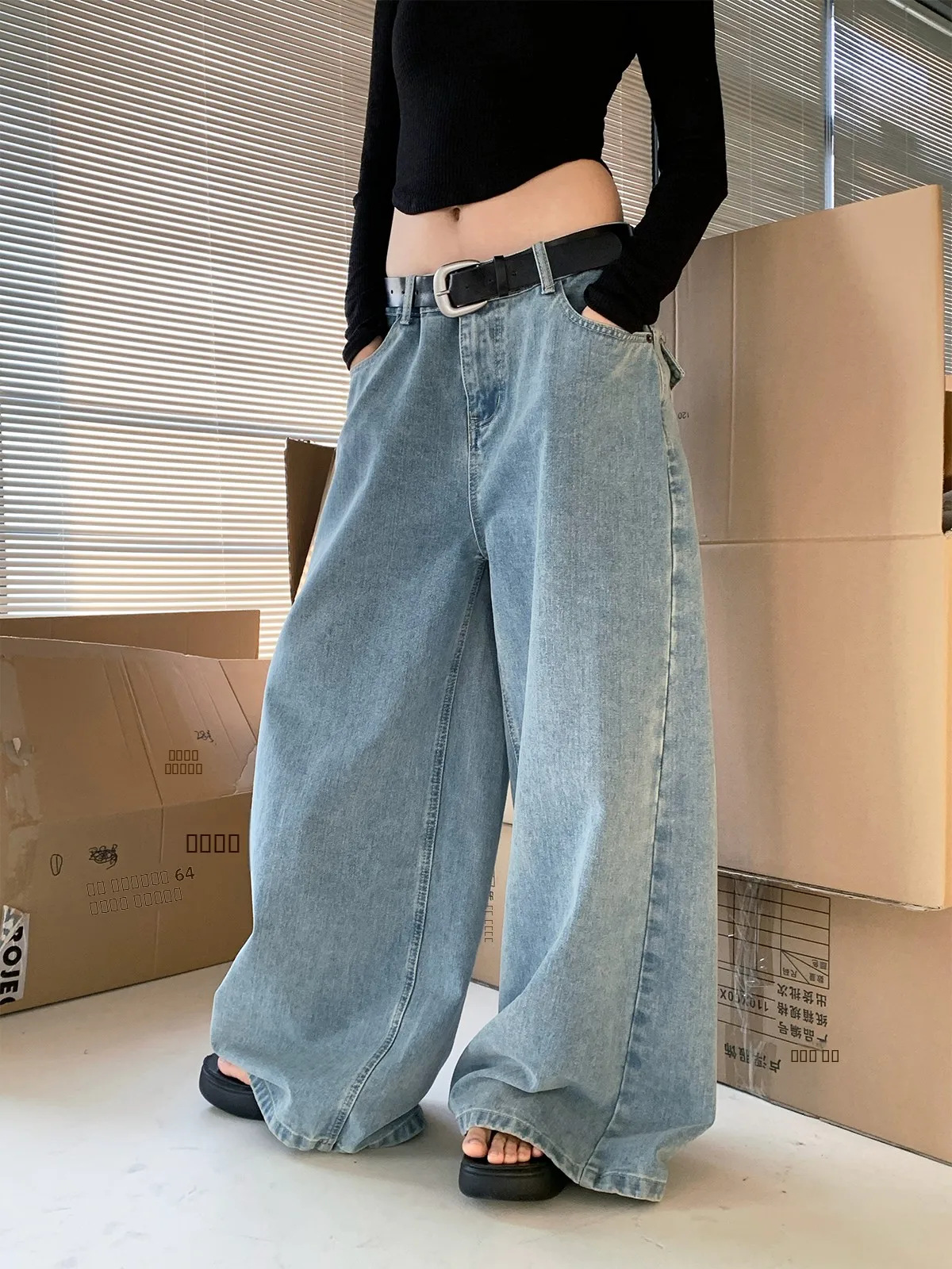 Джинсы женские Ambosc Spring, винтажные, с низкой посадкой, широкие штанины, длиной в пол, повседневные, свободного кроя, в корейском стиле, из денима
Джинсы женские Ambosc Spring, винтажные, с низкой посадкой, широкие штанины, длиной в пол, повседневные, свободного кроя, в корейском стиле, из денима