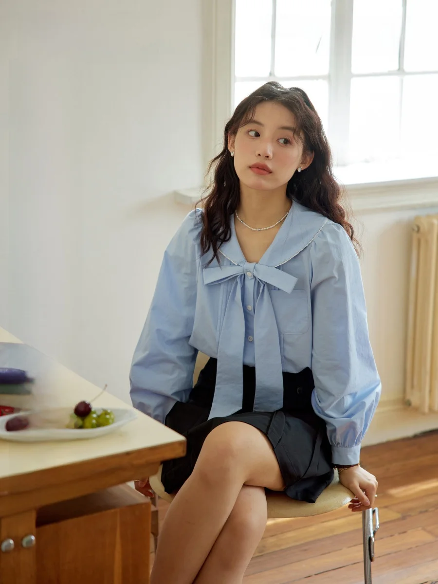 Антивозрастной воротник с узлом в стиле ретро, темно-синий воротник Tu Long Sve, женский гладкий хлопок Bubble Sve, обычная длина, застежка на пуговицы
Антивозрастной воротник с узлом в стиле ретро, темно-синий воротник Tu Long Sve, женский гладкий хлопок Bubble Sve, обычная длина, застежка на пуговицы