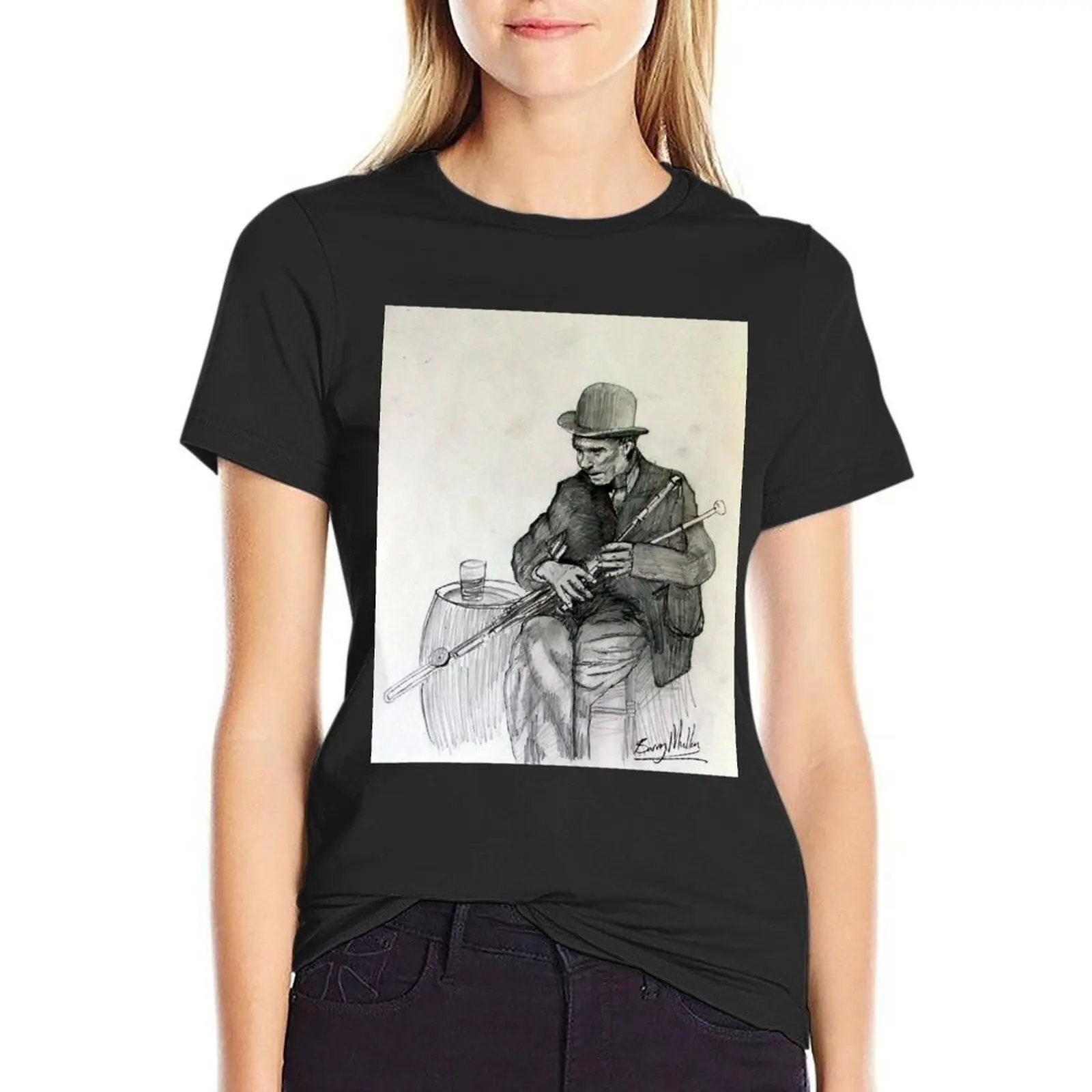 Uilleann Piper Playing Traditional Irish Pipes Folk Music Píobaí Uilleann T-Shirt Blouse woman t shirt
Uilleann Piper Playing Traditional Irish Pipes Folk Music Píobaí Uilleann T-Shirt Blouse woman t shirt