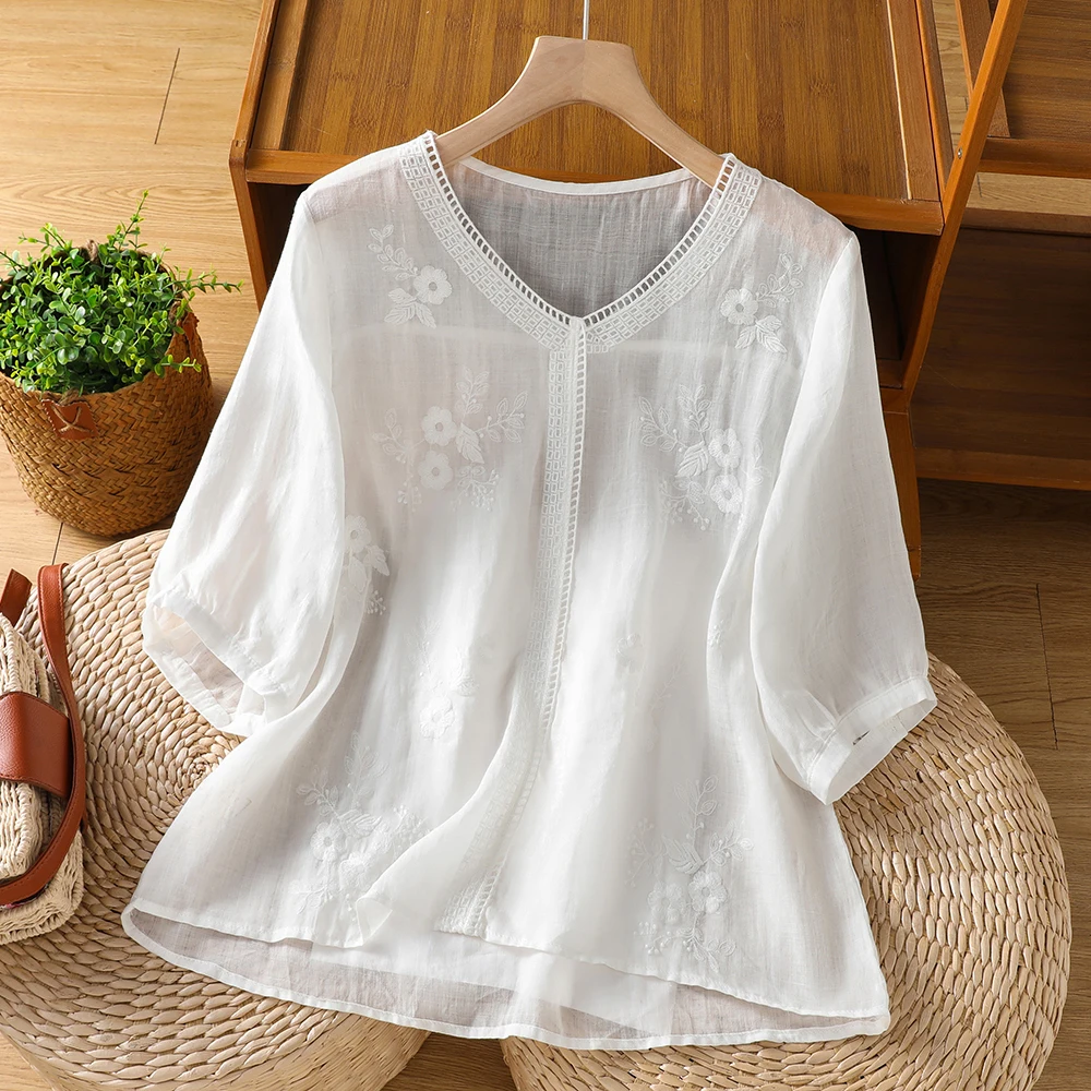 Embroidered Loose Women's T-Shirt V-Neck Hollow out Summer New Style plus Size Clothing Meat Covering Base Shirt Commute Style
Embroidered Loose Women's T-Shirt V-Neck Hollow out Summer New Style plus Size Clothing Meat Covering Base Shirt Commute Style