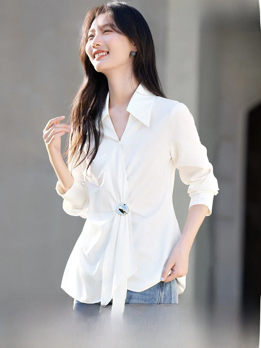 Elegant Slimming White Shirt Women's Spring Stand Trim Pleated Waist Cinching Asymmetrical Design Business Casual Fashion
Elegant Slimming White Shirt Women's Spring Stand Trim Pleated Waist Cinching Asymmetrical Design Business Casual Fashion