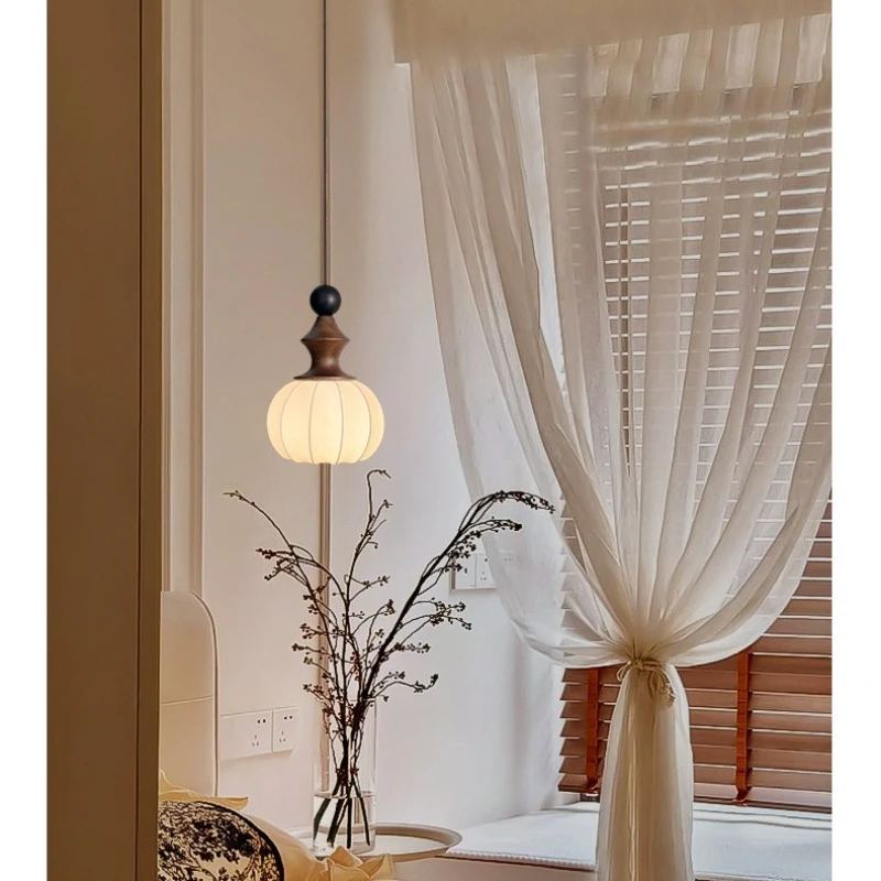 Shining Moon Retro Bedside Chandelier Bedroom Chandelier French Small Chandelier Creative
Shining Moon Retro Bedside Chandelier Bedroom Chandelier French Small Chandelier Creative