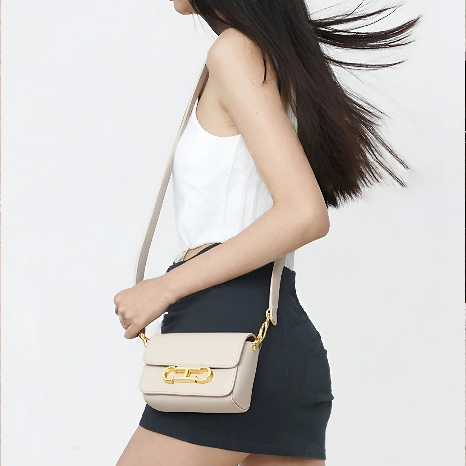 Classic Minimalist Solid Tote Bag Sleek Monochrome Design Adjustable Crossbody/Shoulder Strap Refined Exquisite Craftsmanship
Classic Minimalist Solid Tote Bag Sleek Monochrome Design Adjustable Crossbody/Shoulder Strap Refined Exquisite Craftsmanship