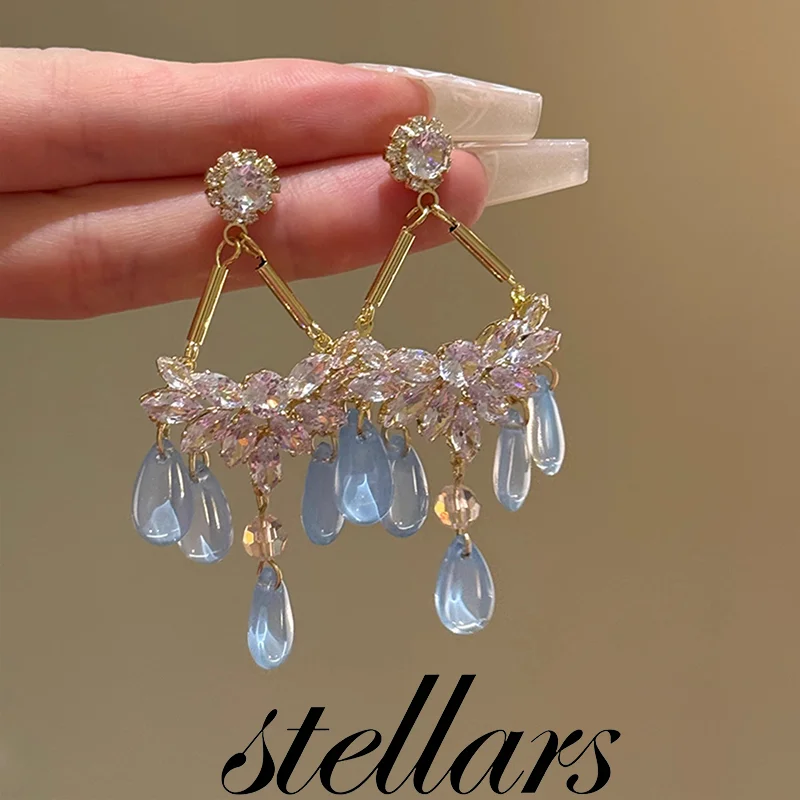 Ultra-shiny blue teardrop rhinestone tassel earrings, cool and elegant, light luxury studs, statement earrings for women
Ultra-shiny blue teardrop rhinestone tassel earrings, cool and elegant, light luxury studs, statement earrings for women