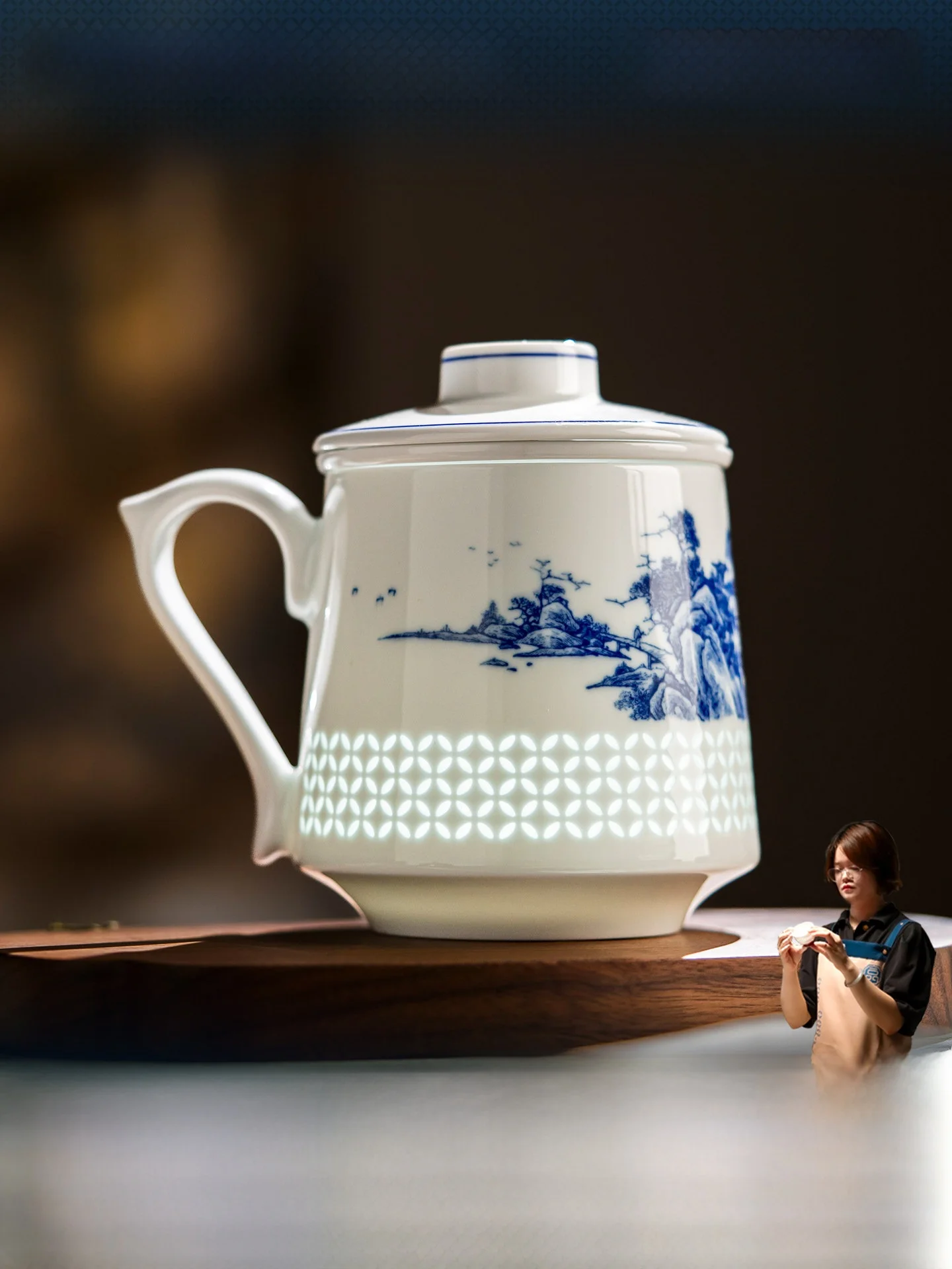 Керамическая чашка для чая Fuyu Jingdezhen: Элегантная миниатюрная чашка для заваривания чая в офисе, традиционный китайский стиль
Керамическая чашка для чая Fuyu Jingdezhen: Элегантная миниатюрная чашка для заваривания чая в офисе, традиционный китайский стиль