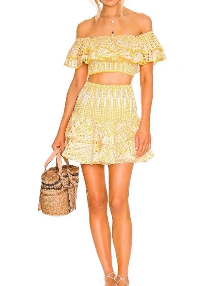 Summer women's new embroidered hollow ruffled elastic sexy top+high waist cake overskirt 2-piece fashion suit.
Summer women's new embroidered hollow ruffled elastic sexy top+high waist cake overskirt 2-piece fashion suit.