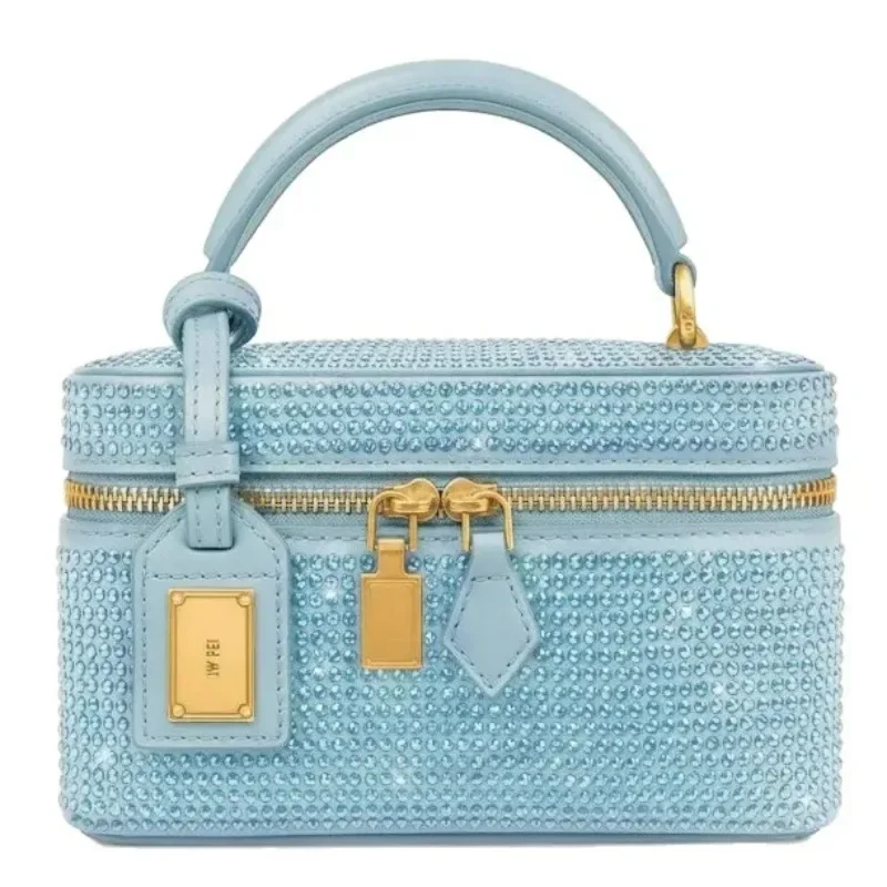 Fashionable Minimalist Leather Diaper Bag: Elegant Crossbody Handbag For Women With Luxury Designer Logo And Large Capacity Tote
Fashionable Minimalist Leather Diaper Bag: Elegant Crossbody Handbag For Women With Luxury Designer Logo And Large Capacity Tote