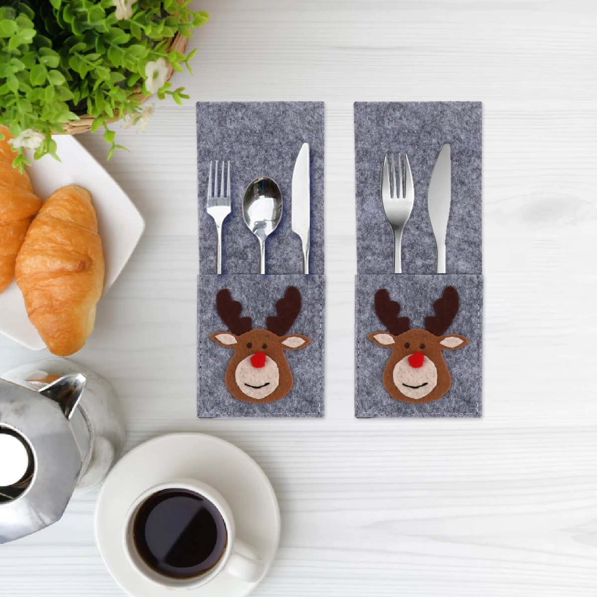 4 Pcs Tableware Elk Set Child Christmas Decoration Cutlery Cloth Spoon Holder for Dining
4 Pcs Tableware Elk Set Child Christmas Decoration Cutlery Cloth Spoon Holder for Dining