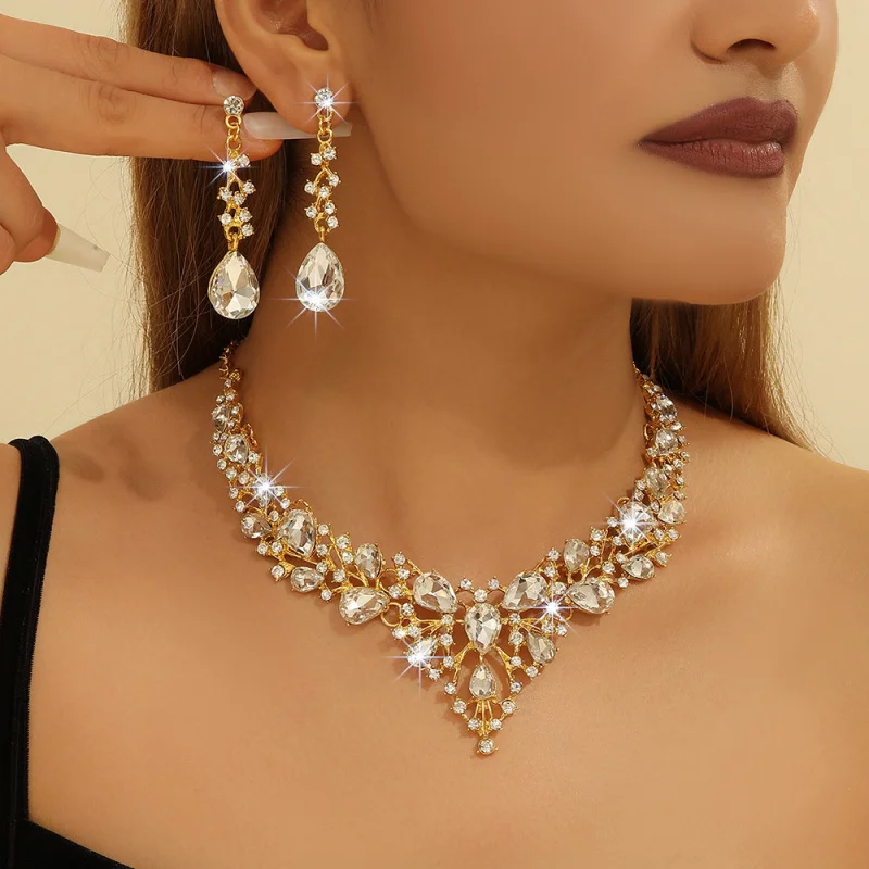 European American Rhinestone Bride Necklace and Earring Set for Banquet Party Exaggerated Fashion Women Dress Accessories
European American Rhinestone Bride Necklace and Earring Set for Banquet Party Exaggerated Fashion Women Dress Accessories