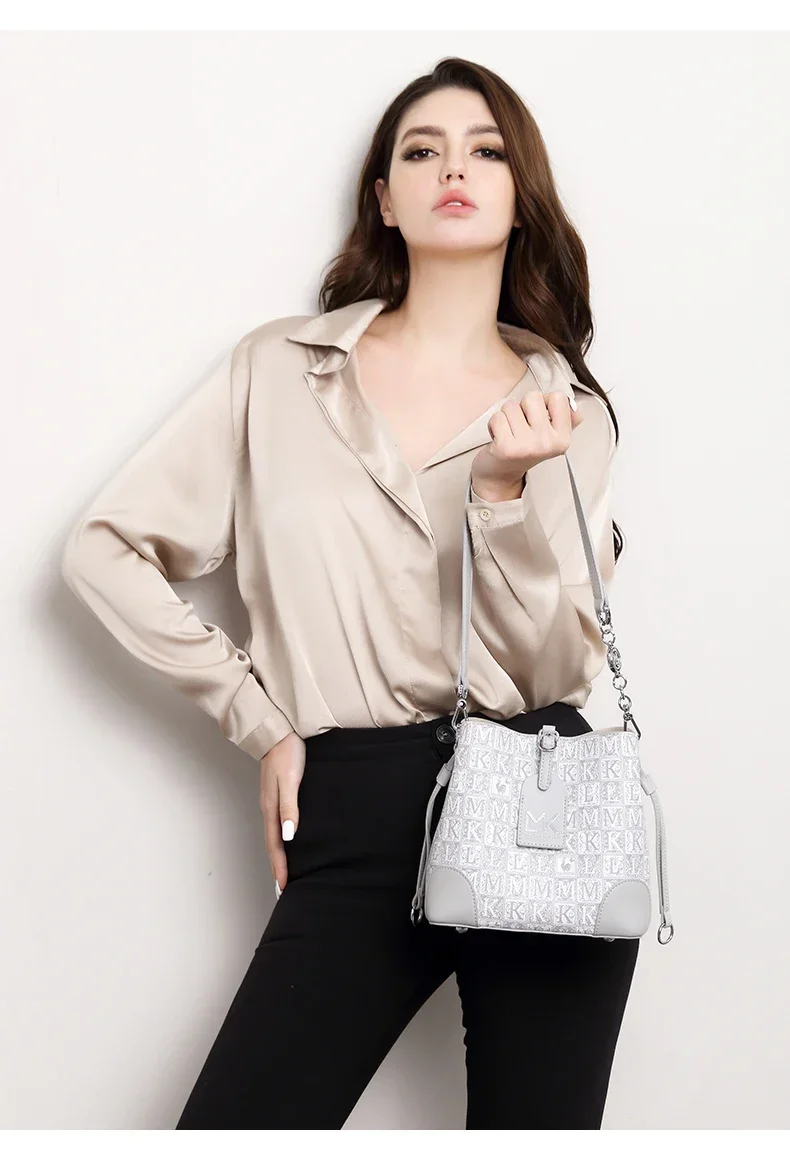 French LMK brand light luxury bucket bag simple style large capacity practical handbag
French LMK brand light luxury bucket bag simple style large capacity practical handbag