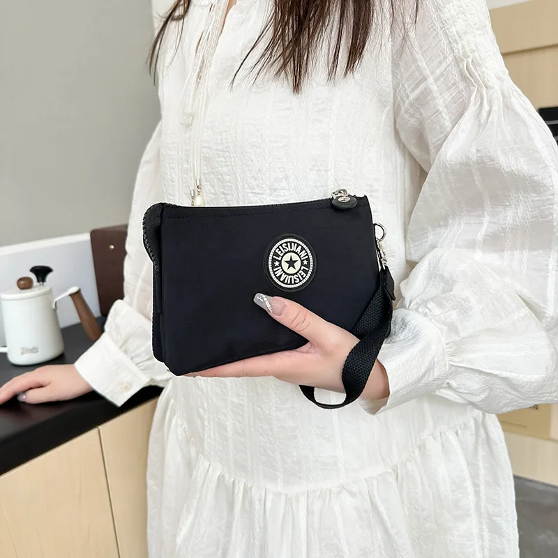 New Mobile Phone Bag Change Bag Women's Large-capacity Japanese and Korean Handbag Bag Casual Fashion Bag Wrist Bag
New Mobile Phone Bag Change Bag Women's Large-capacity Japanese and Korean Handbag Bag Casual Fashion Bag Wrist Bag