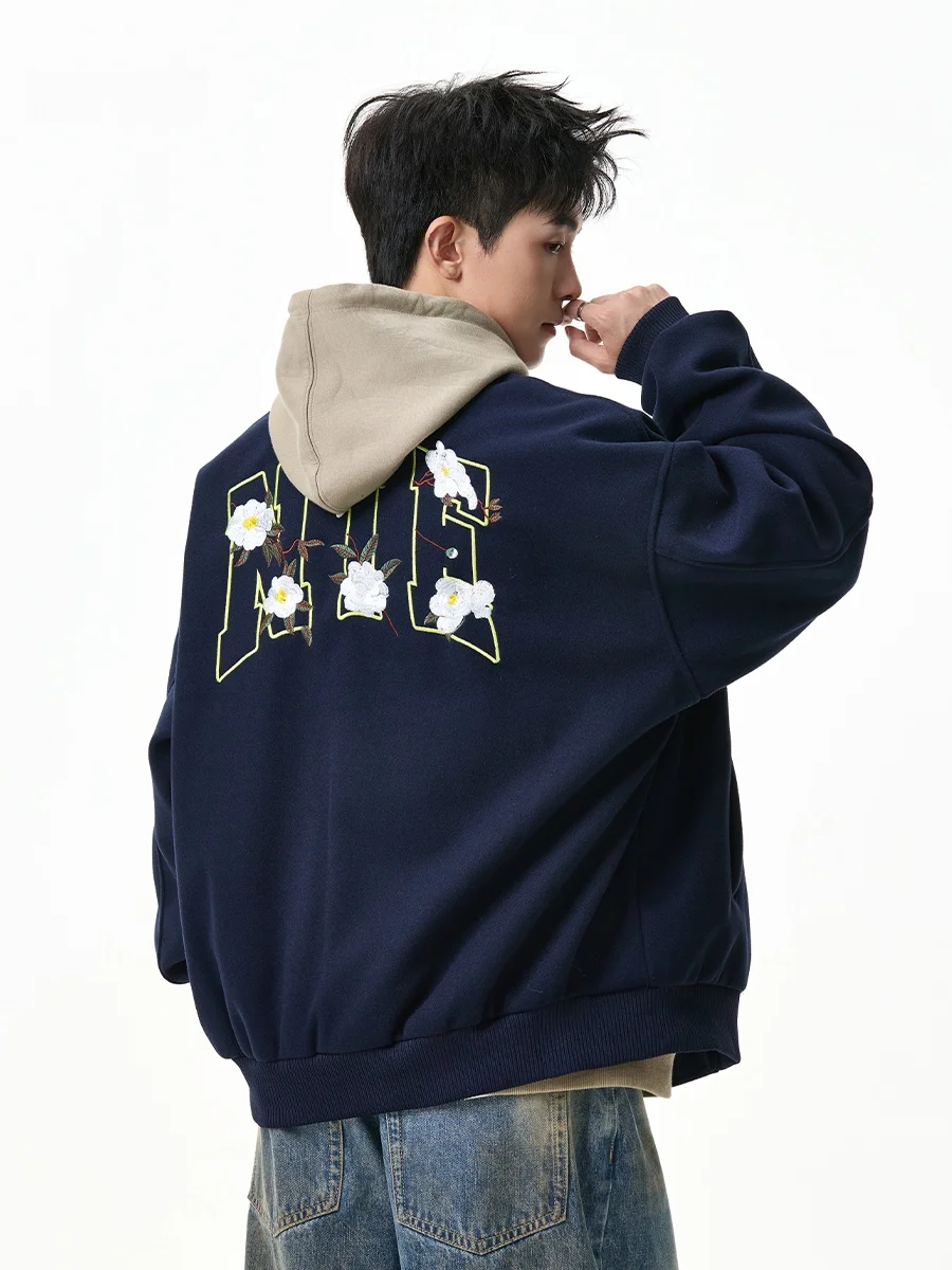 Мужская бейсбольная куртка в американском ретро-стиле с вышивкой, осенняя новинка, повседневная свободная верхняя одежда с длинными рукавами, из полиэфирного волокна, Cleanfit
Мужская бейсбольная куртка в американском ретро-стиле с вышивкой, осенняя новинка, повседневная свободная верхняя одежда с длинными рукавами, из полиэфирного волокна, Cleanfit