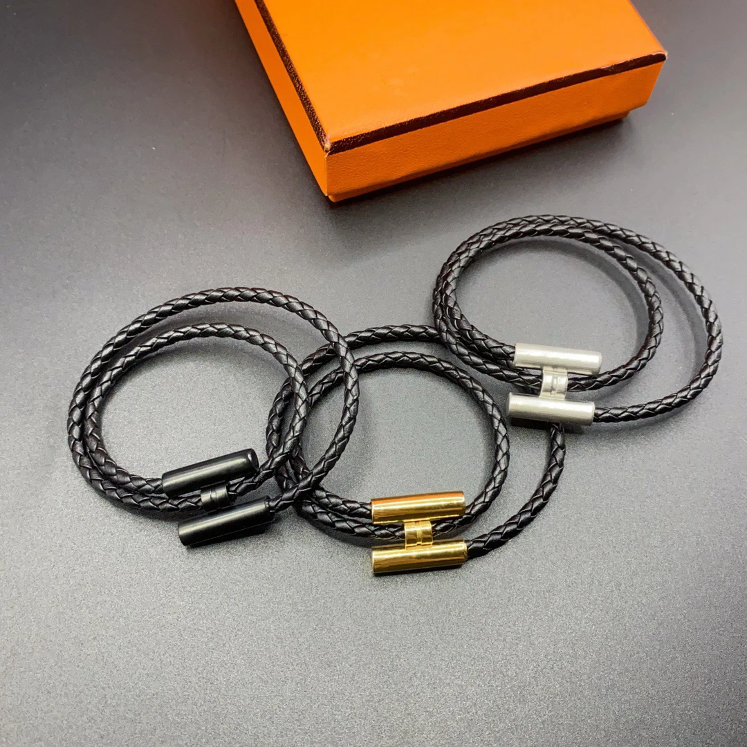 High Quali H-Bule Leather Bracelet for Men And Women Couple Rings Faionable Jewelry ex Alloy Silver Gold Plated
High Quali H-Bule Leather Bracelet for Men And Women Couple Rings Faionable Jewelry ex Alloy Silver Gold Plated