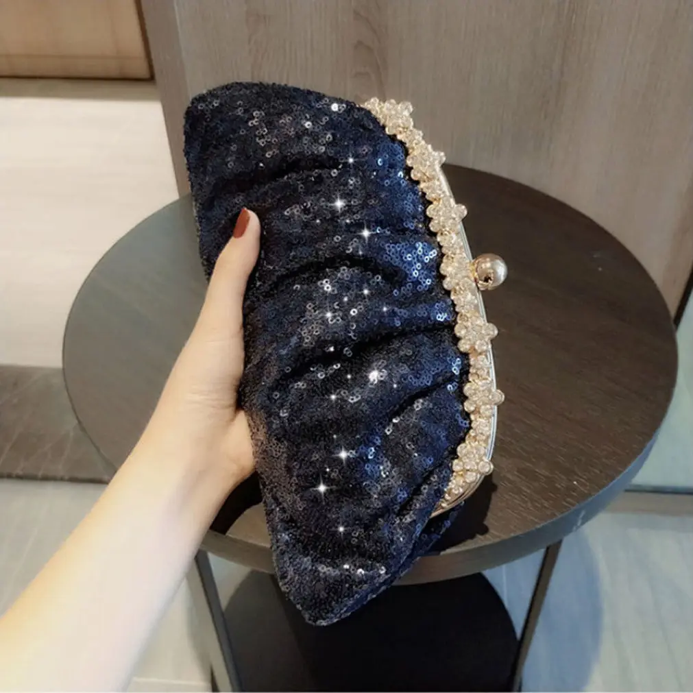 Travel Minimalist Temperament Silk Socialite Banquet Bag Rhinestone Bridal Dress Cheongsam Handbag for Women
Travel Minimalist Temperament Silk Socialite Banquet Bag Rhinestone Bridal Dress Cheongsam Handbag for Women