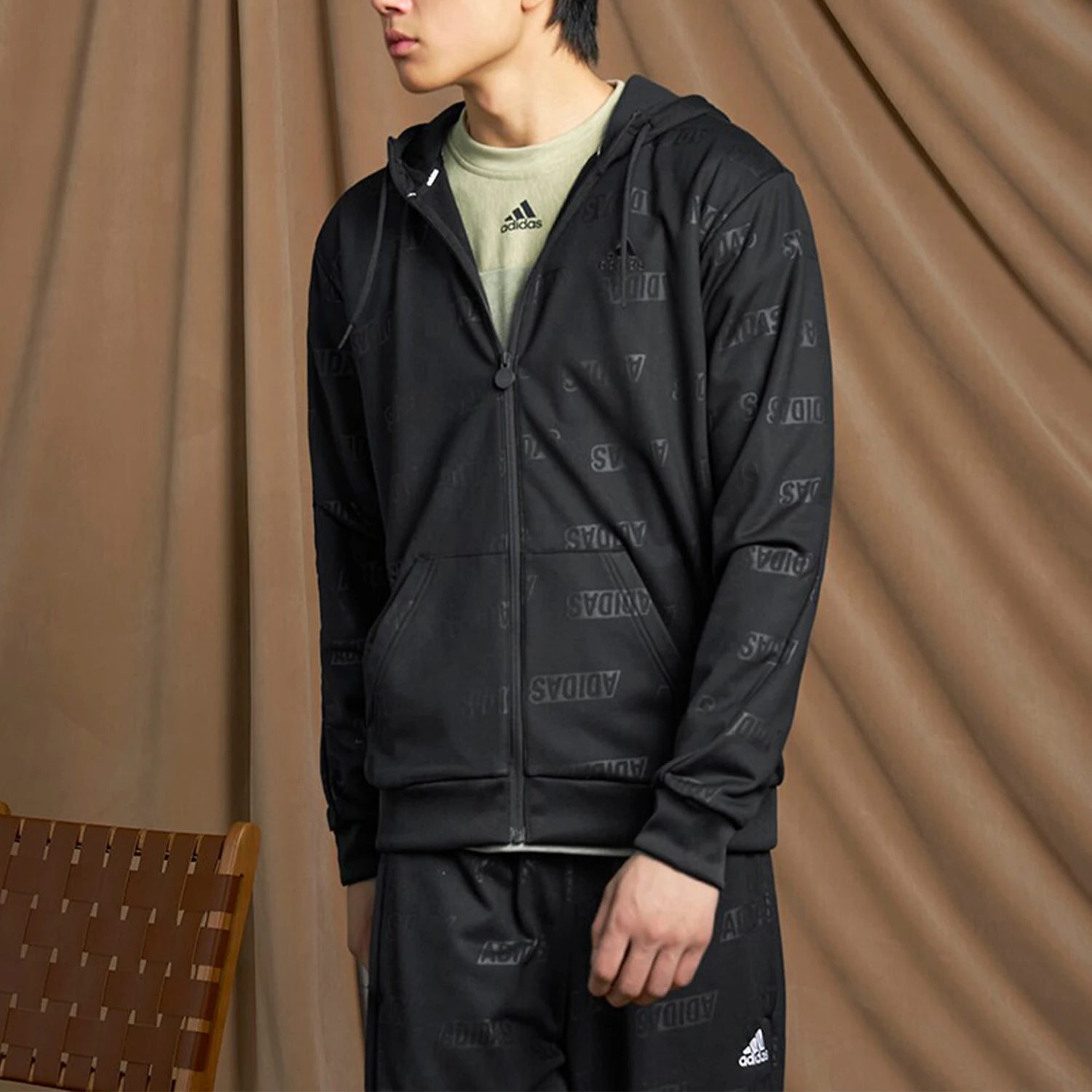 Adidas Осенняя мужская повседневная куртка с капюшоном и принтом IJ6427
Adidas Осенняя мужская повседневная куртка с капюшоном и принтом IJ6427