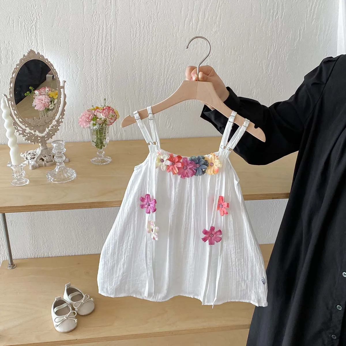 Летнее платье-комбинация для девочек 2026 года, новое, с цветочным узором, в стиле принцессы, для малышек, без рукавов, для отпуска
Летнее платье-комбинация для девочек 2026 года, новое, с цветочным узором, в стиле принцессы, для малышек, без рукавов, для отпуска