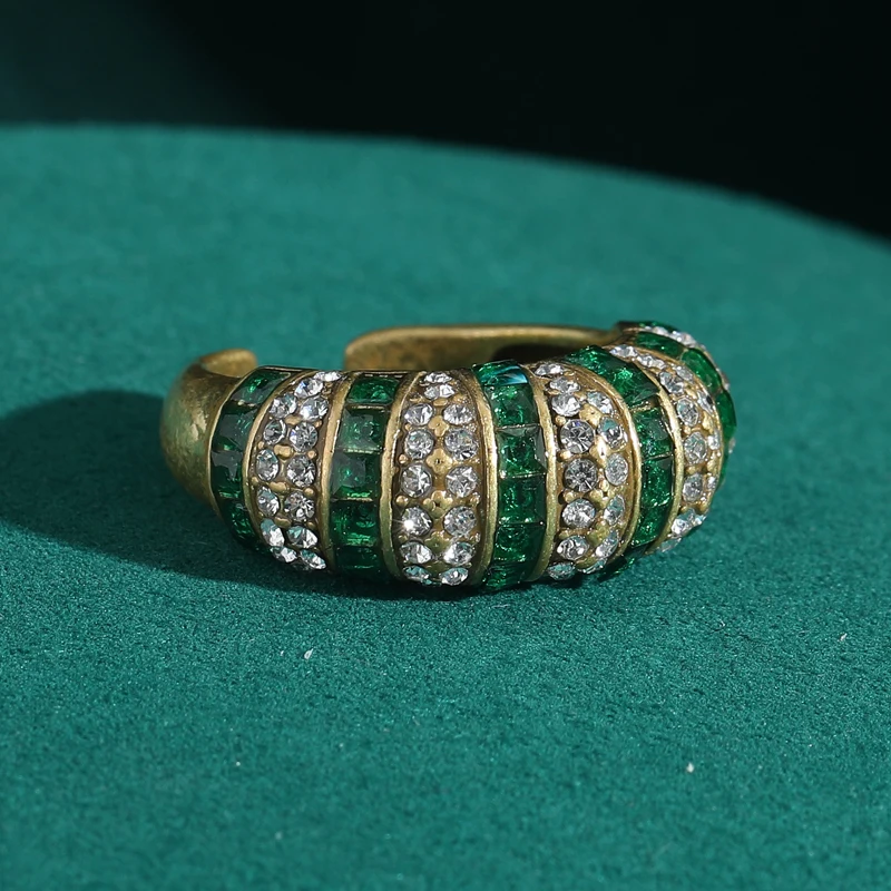 Vintage Fashion Green White Rhinestones Horn Rings Unique Moon Luxury Antique Jewelry for Women Simple Party Accessories New
Vintage Fashion Green White Rhinestones Horn Rings Unique Moon Luxury Antique Jewelry for Women Simple Party Accessories New