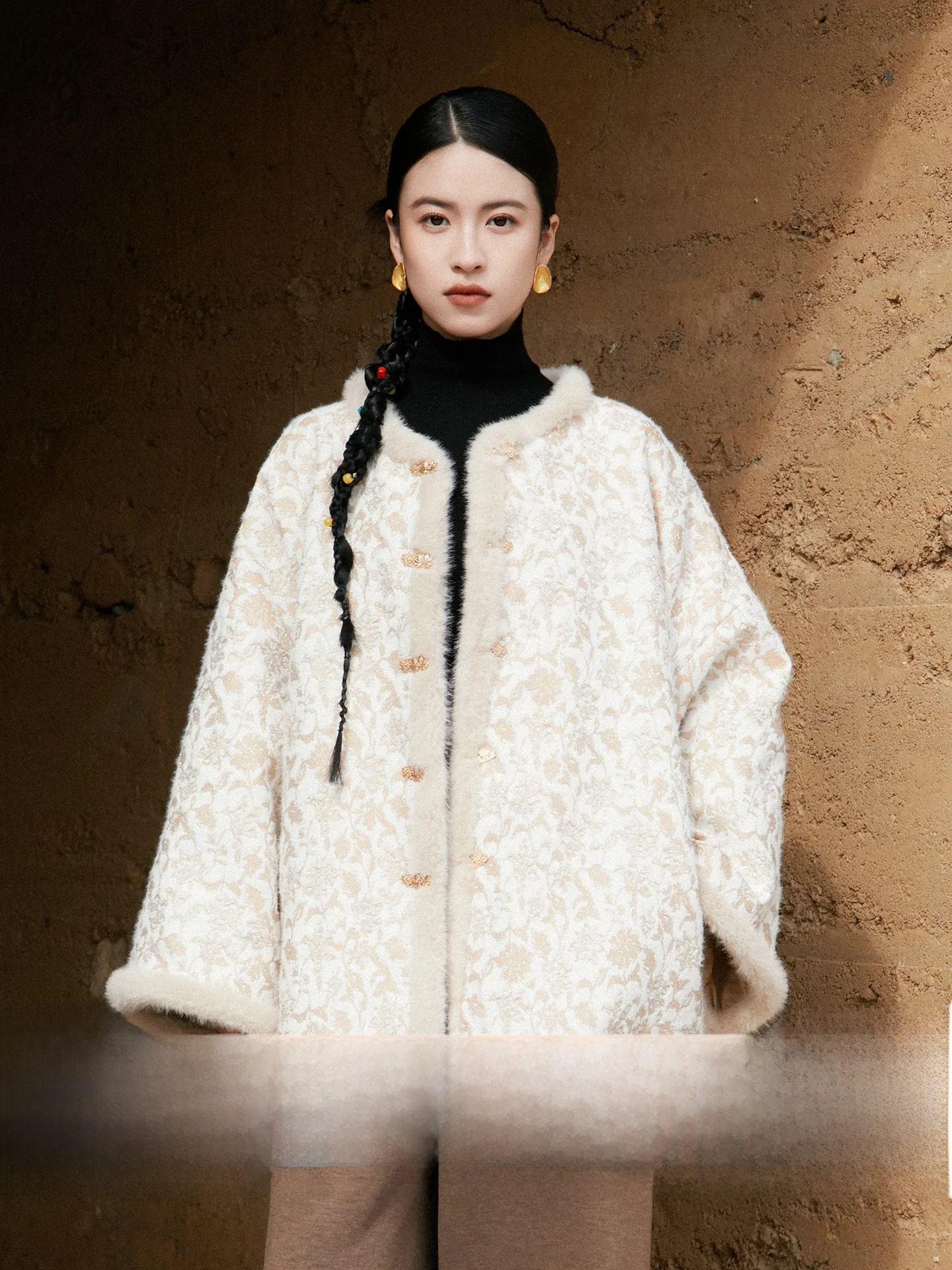 Anytime White Feather Color Blo Fluffy Cotton Jaet round Ne Women's Coat New Chinese Sle Embroidered Fabric Long Sve
Anytime White Feather Color Blo Fluffy Cotton Jaet round Ne Women's Coat New Chinese Sle Embroidered Fabric Long Sve