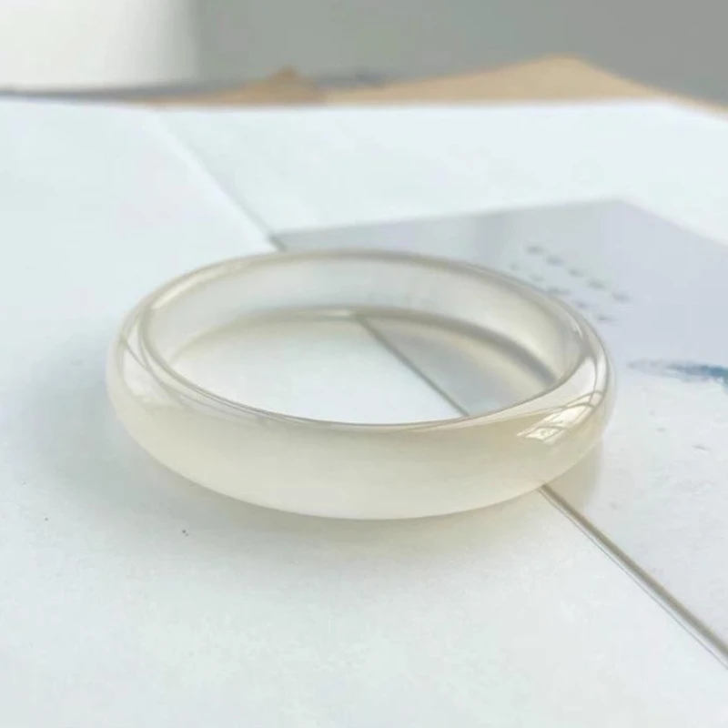 Ice White Chalcedony Flat Agate Bracelet, Suitable for Daily Wear and Wearing Jade Bracelet
Ice White Chalcedony Flat Agate Bracelet, Suitable for Daily Wear and Wearing Jade Bracelet